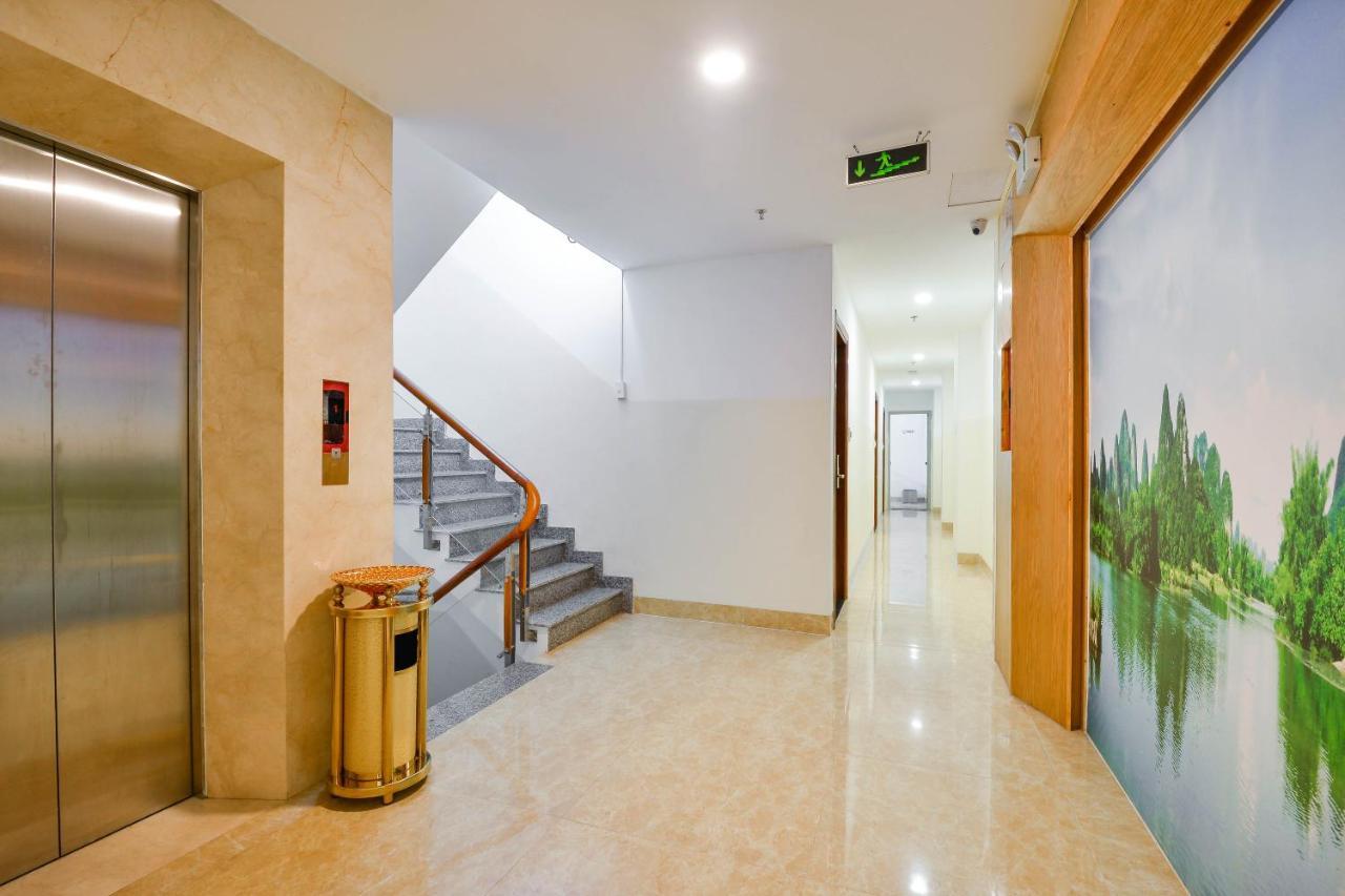 Khách sạn Tình Yêu Sân Bay 2*